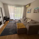 Lake Garden - Cozy Two-Bedroom Apartment With Flexible Check-In, Terrace, And Netflix