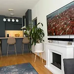 Lake Garden - Cozy Two-Bedroom Apartment With Flexible Check-In, Terrace, And Netflix