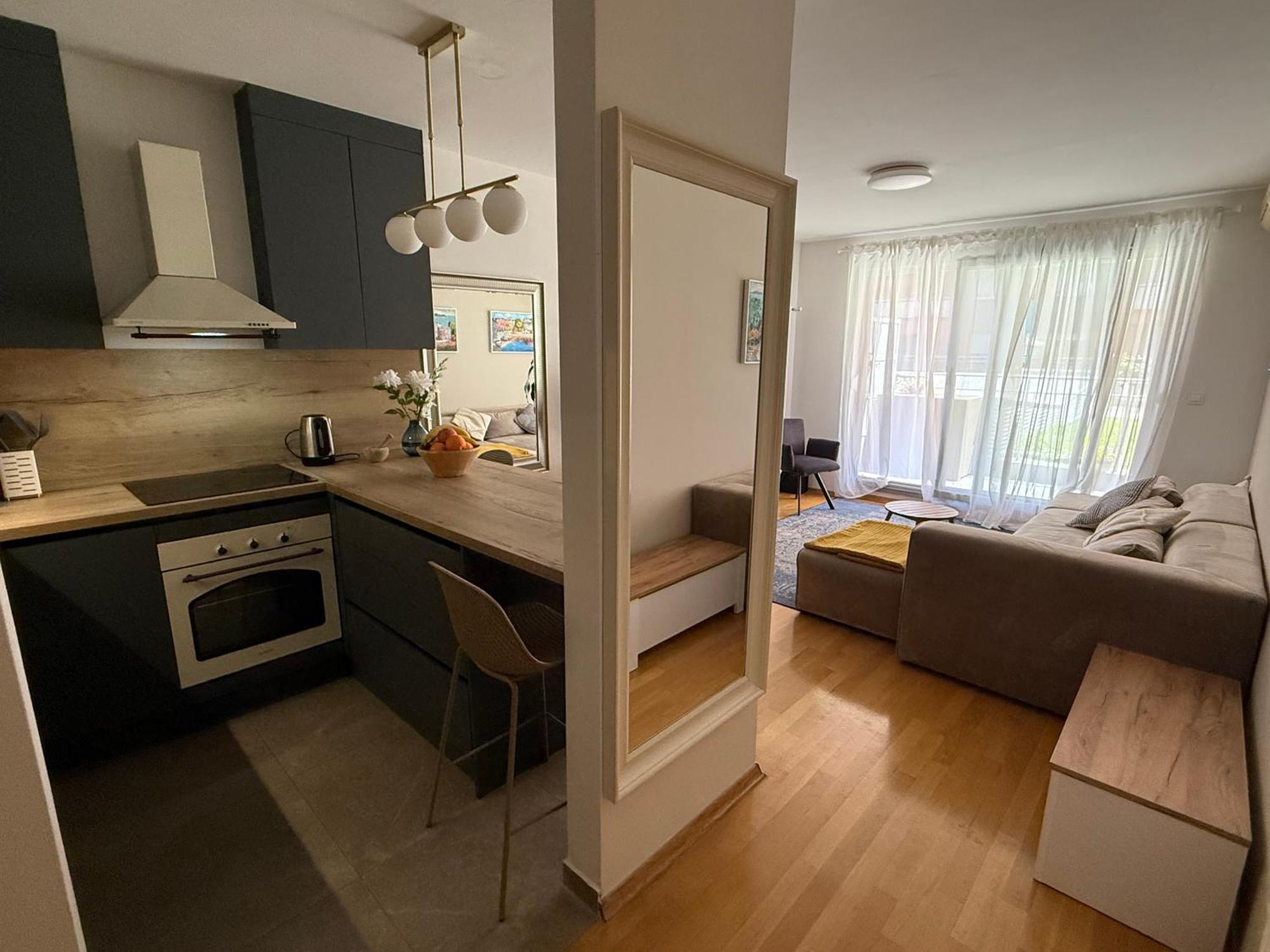 Garden - Cozy Two-bedroom With Flexible Check-in, Terrace, And Netflix