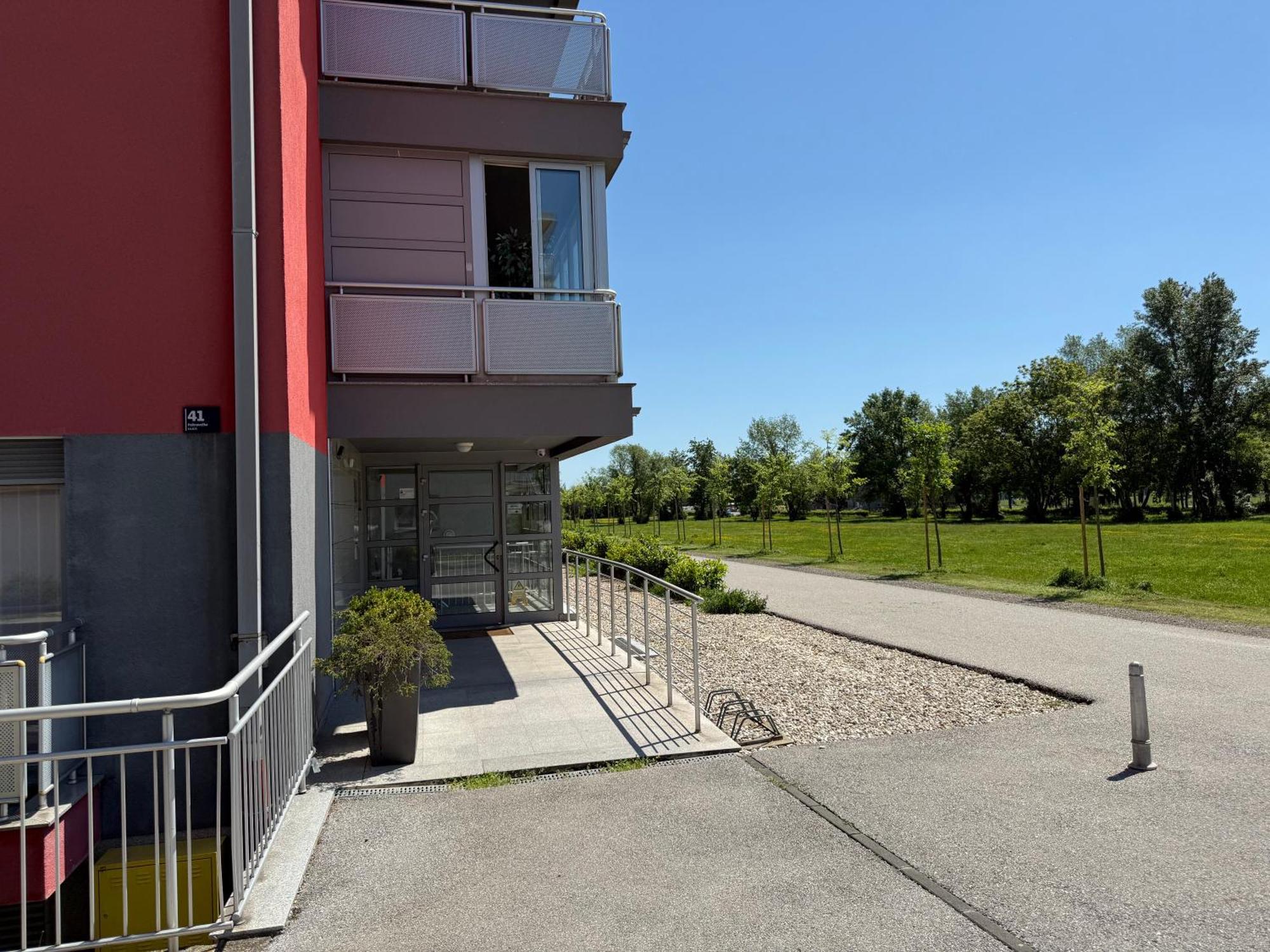 Garden - Cozy Two-bedroom With Flexible Check-in, Terrace, And Netflix Apartman